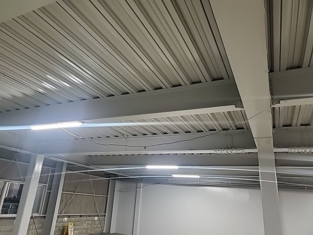 屋内駐車場　塗装工事完了